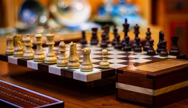 Nos différents cours d'échecs en ligne pour apprendre à jouer aux échecs : règles, tactiques et stratégies